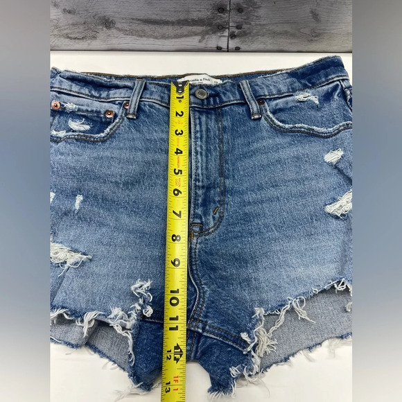 Abercrombie & Fitch The Mom Short High Rise Denim Size 29/8 (W30) Distressed - Picture 4 of 8